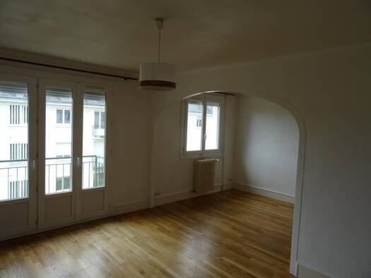 Appartement à vendre 116 100 € 1 pièce 74 m² 3ème étage Laval 53000