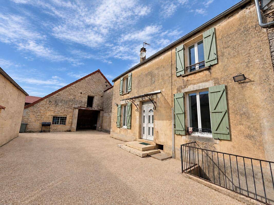 Maison 5 pièces 105 m² · à Étivey · 105 m² · 135 900 €