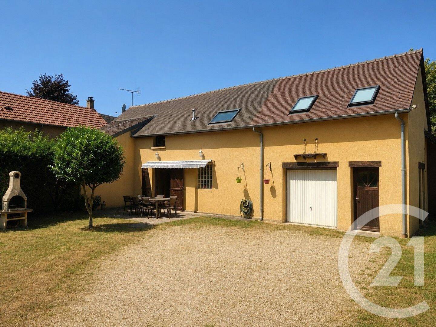 Maison 7 pièces 152 m² · à Treigny-Perreuse-Sainte-Colombe · 152,2 m² · 155 000 €