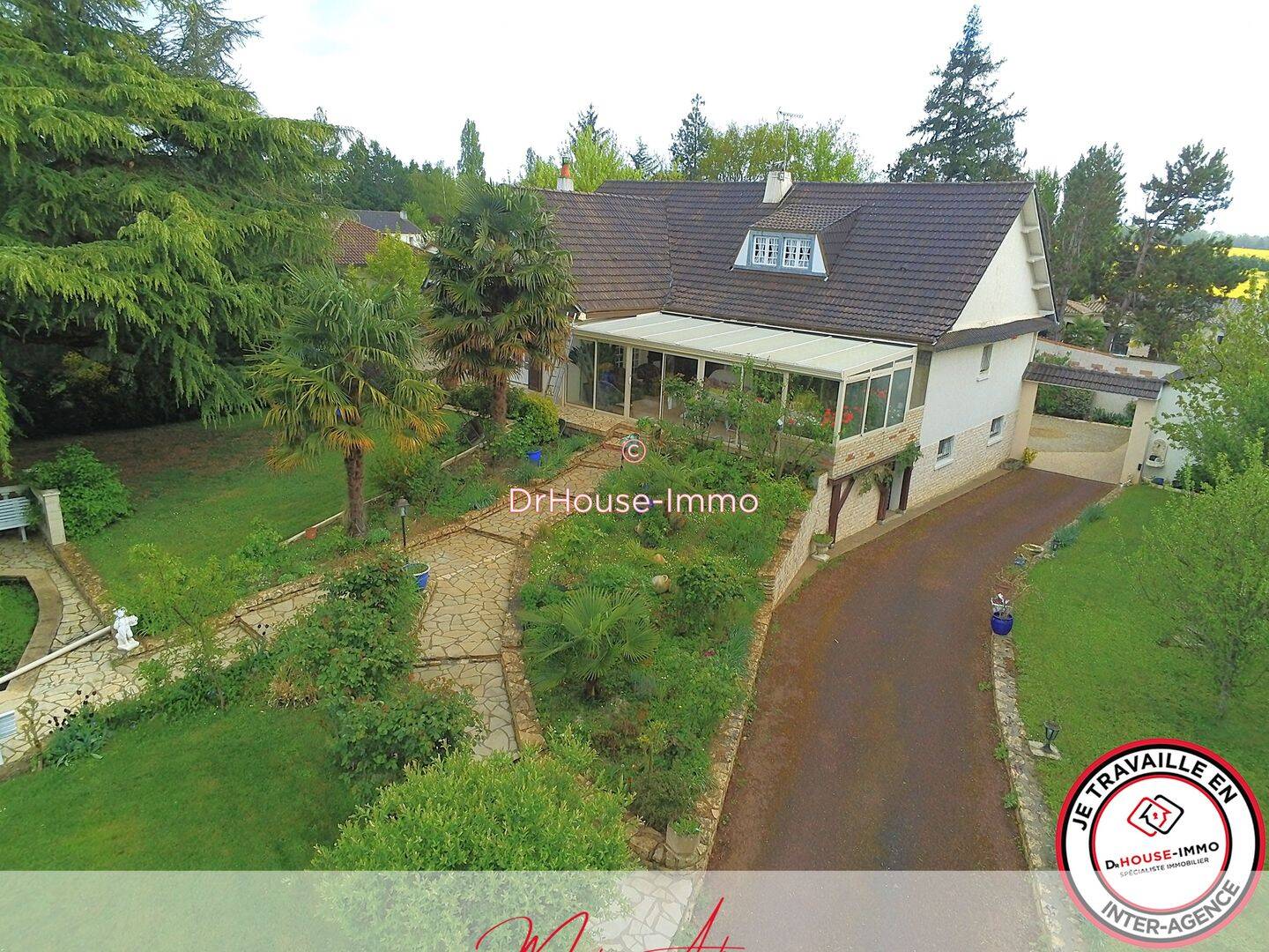 Maison 9 pièces 214 m² · à Vouneuil-sous-Biard · 214 m² · 371 000 €