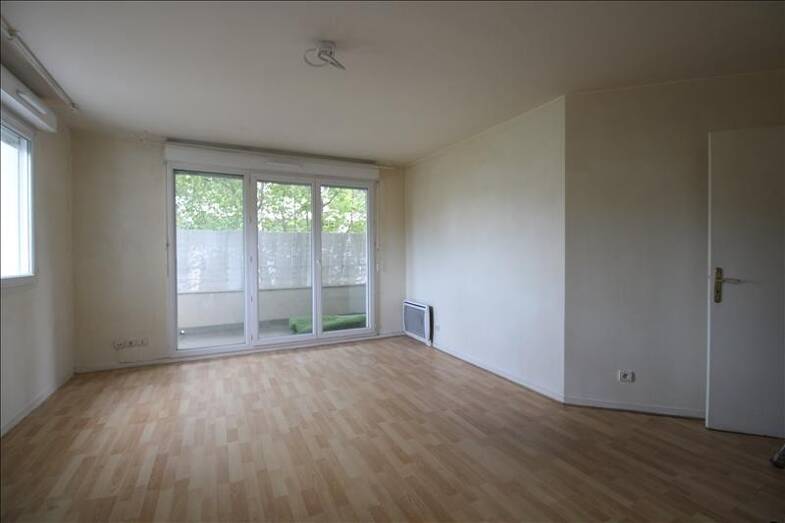 Appartement à louer 1 030 € 3 pièces 2 chambres 56 m² 1er étage Le Point du Jour-Centre Gare Cergy 95800