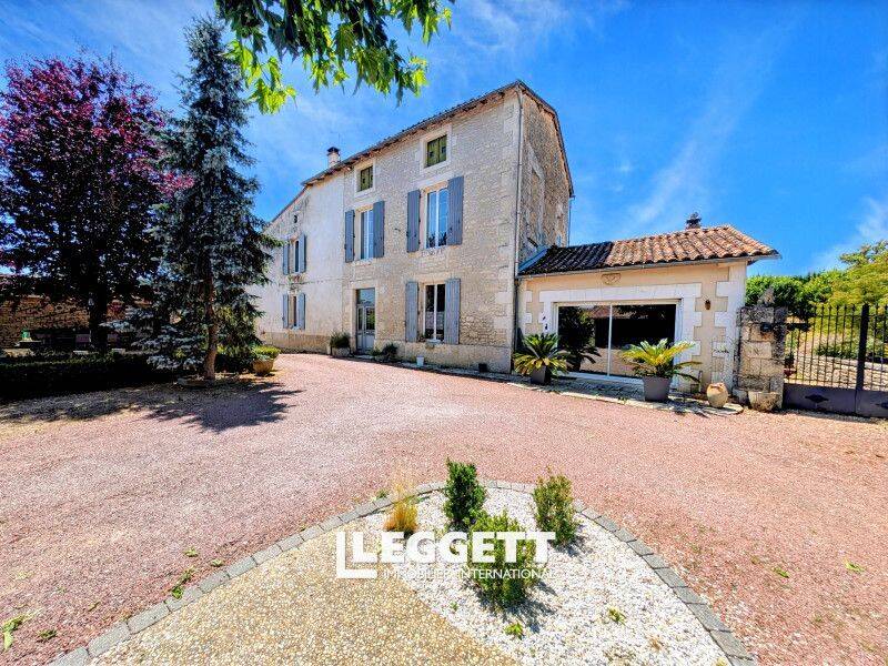 Maison 6 pièces 238 m² · à Verteuil-sur-Charente · 238 m² · 296 000 €