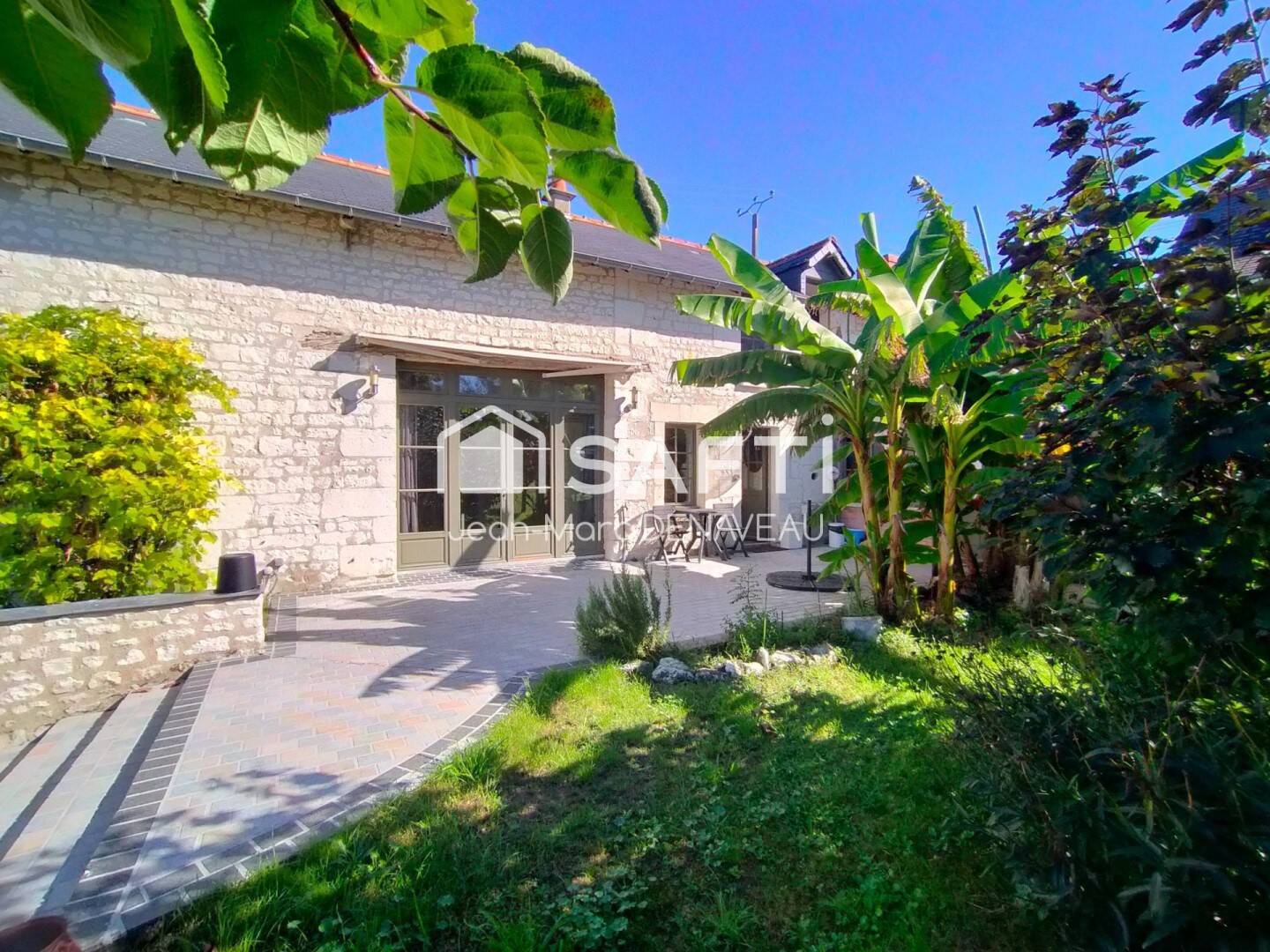 Maison 8 pièces 188 m² · à Lémeré · 188 m² · 293 000 €