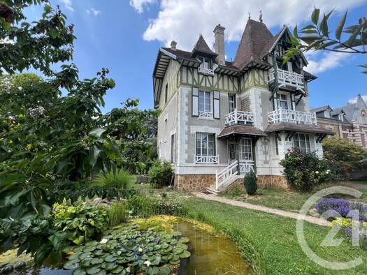 Maison à vendre 645 000 € 8 pièces 6 chambres 226 m² 1 181 m² de terrain Villers-Cotterêts 02600