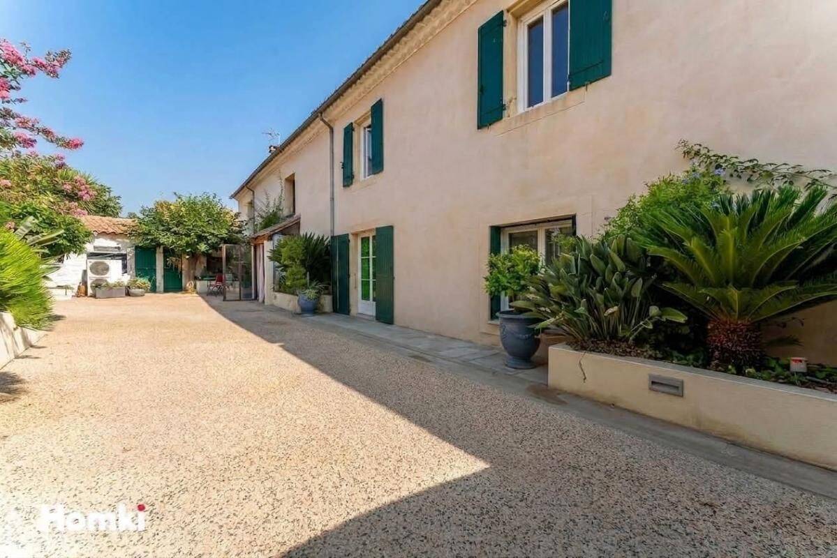 Maison 6 pièces 163 m² · à Redessan · 163 m² · 379 000 €