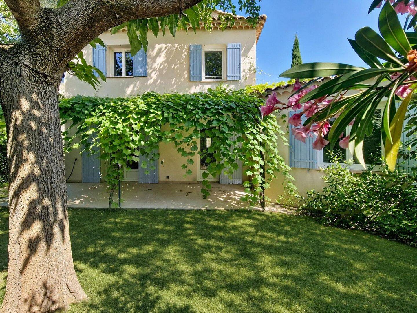 Maison 6 pièces 127 m² · à Lagnes · 127 m² · 435 000 €