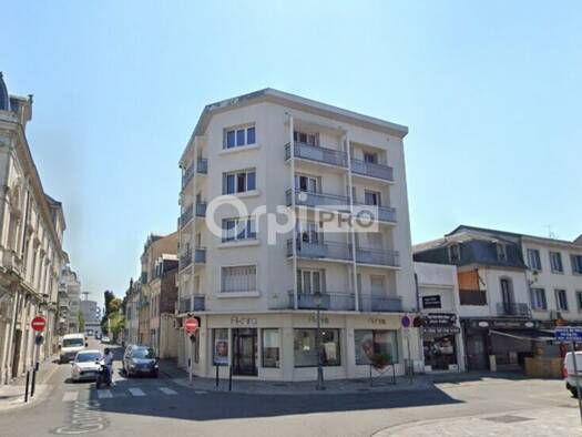 Local commercial à louer 1 640 € 113 m² de surface de vente Tarbes 65000