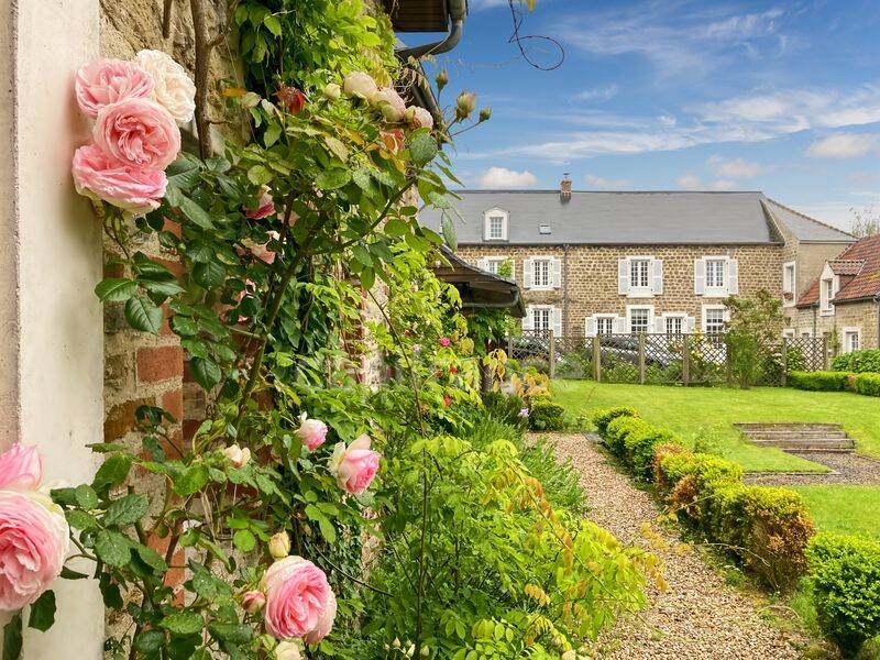 Maison 9 pièces 669 m² · à Saint-Léonard · 669 m² · 1 950 000 €