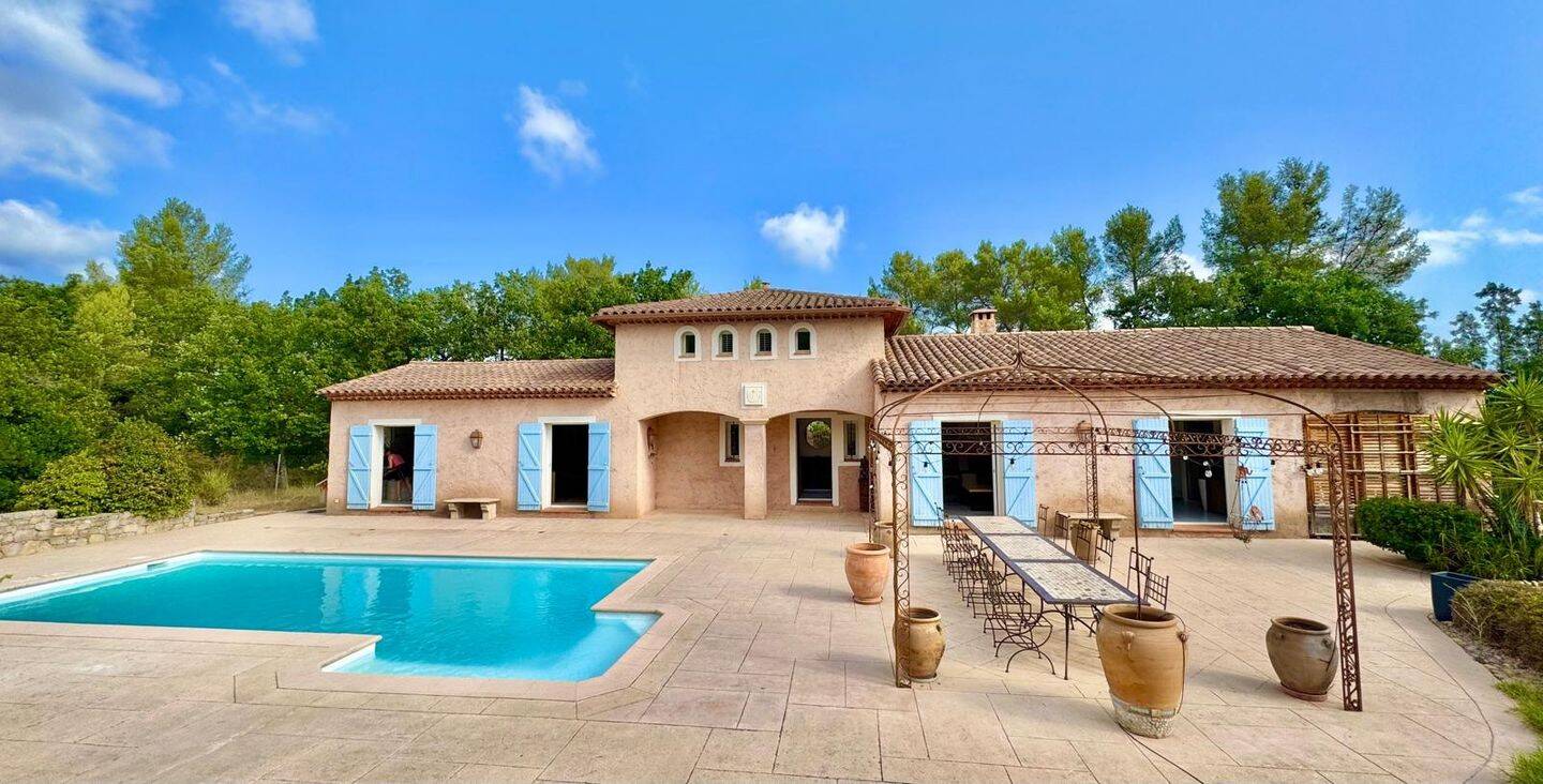 Maison 4 pièces 153 m² · à Tourrettes · 153 m² · 729 000 €