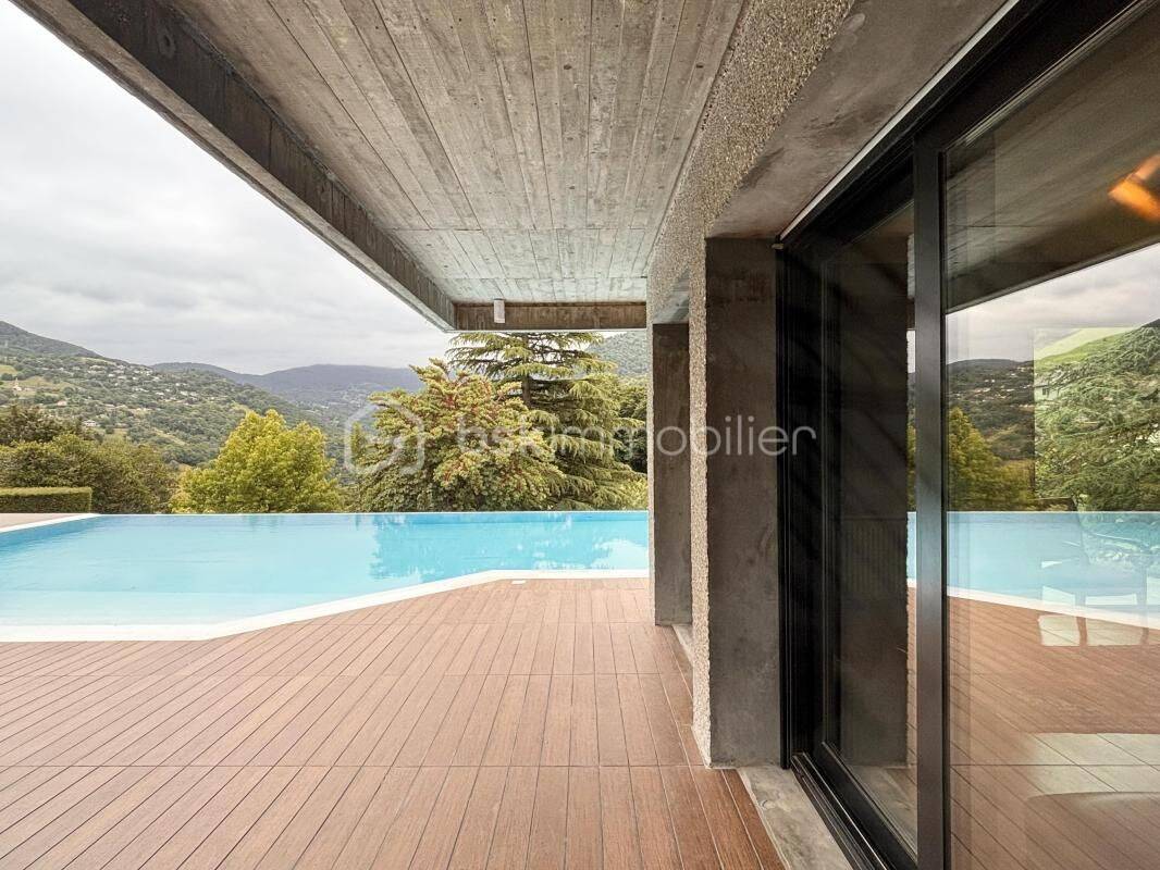 Grenoble-Gières, aux portes du Grésivaudan, un belvédère brutali — 18