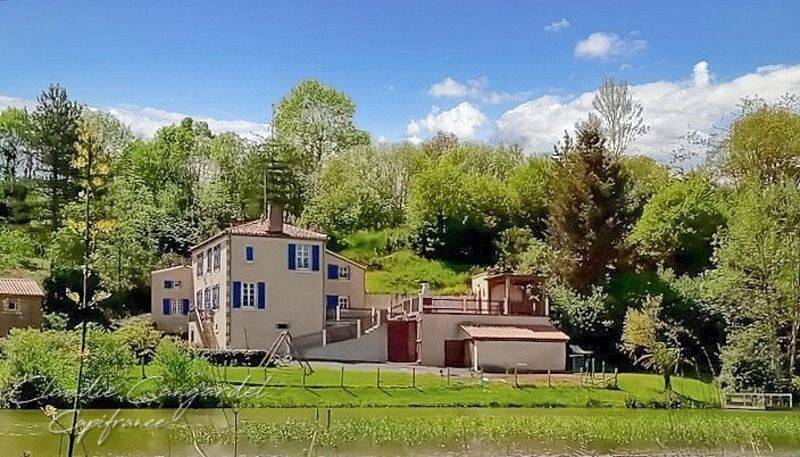 Maison 8 pièces 144 m² · à Sigournais · 144 m² · 335 000 €