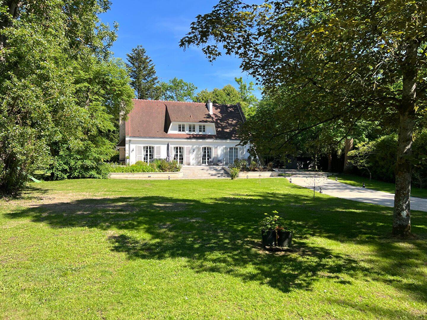 Maison 8 pièces 225 m² · à Lamorlaye · 225 m² · 970 000 €