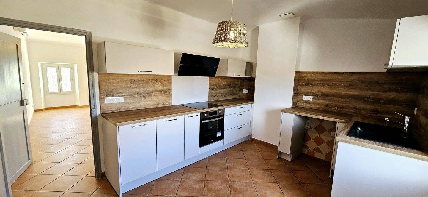 Appartement 2 pièces 65 m² · à Gonfaron · 65,3 m² · 650 €