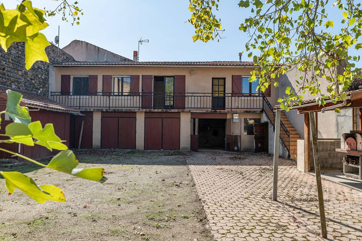 Maison 9 pièces 192 m² · à Le Breuil-sur-Couze · 192 m² · 195 000 €