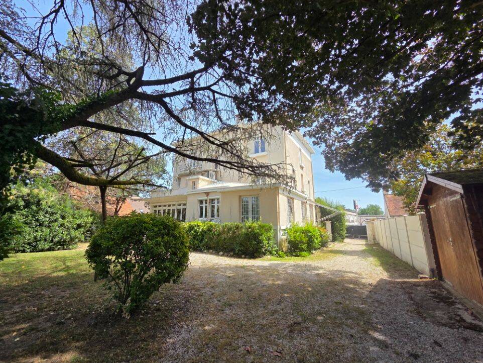 Maison 12 pièces 385 m² · à Romorantin-Lanthenay · 385 m² · 295 500 €