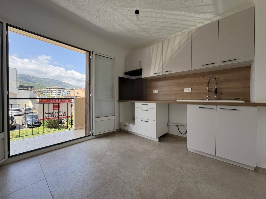 Appartement 4 pièces 80 m² · à Borgo · 80 m² · 980 €