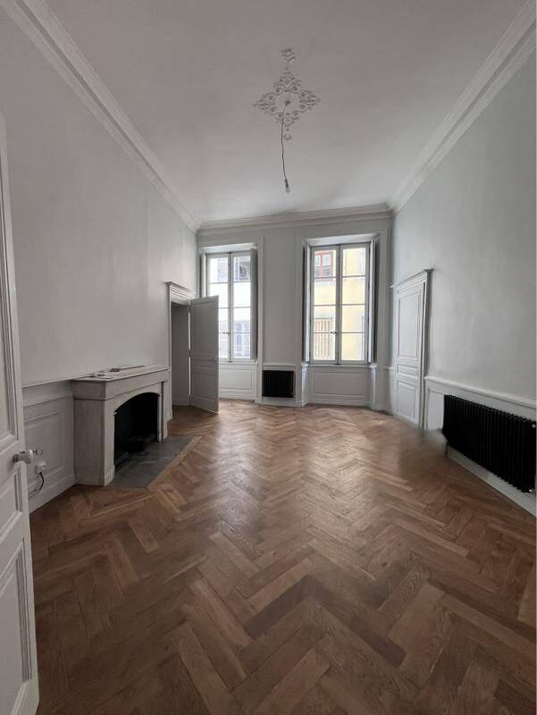 Appartement 2 pièces 61 m² · à Chambéry · 61 m² · 786 €