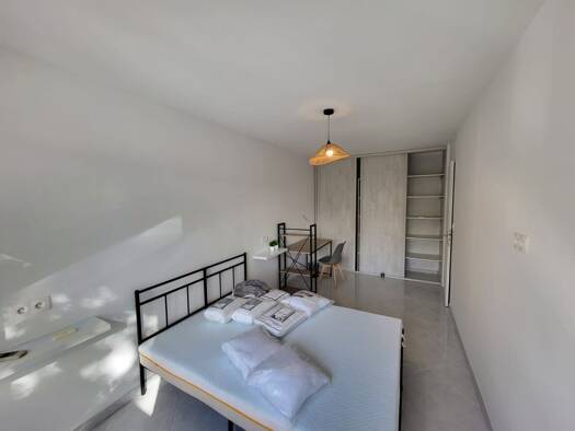 Appartement à louer 1 650 € 4 pièces 3 chambres 84 m² RDC/10 Glaciere-Jomard Oullins-Pierre-Bénite 69600