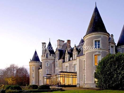 Château à vendre 4 100 000 € 60 pièces 52 chambres 2 000 m² 700 000 m² de terrain Courcelles-de-Touraine 37330