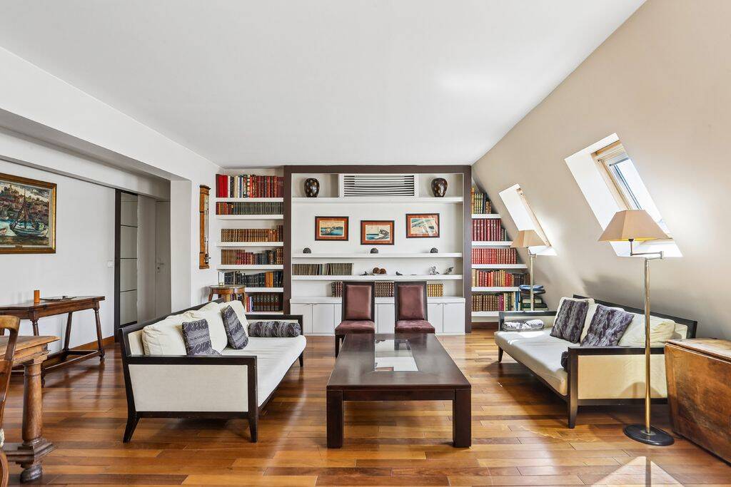Appartement 3 pièces 75 m² · à Paris 8ème Arrondissement · 75 m² · 970 000 €