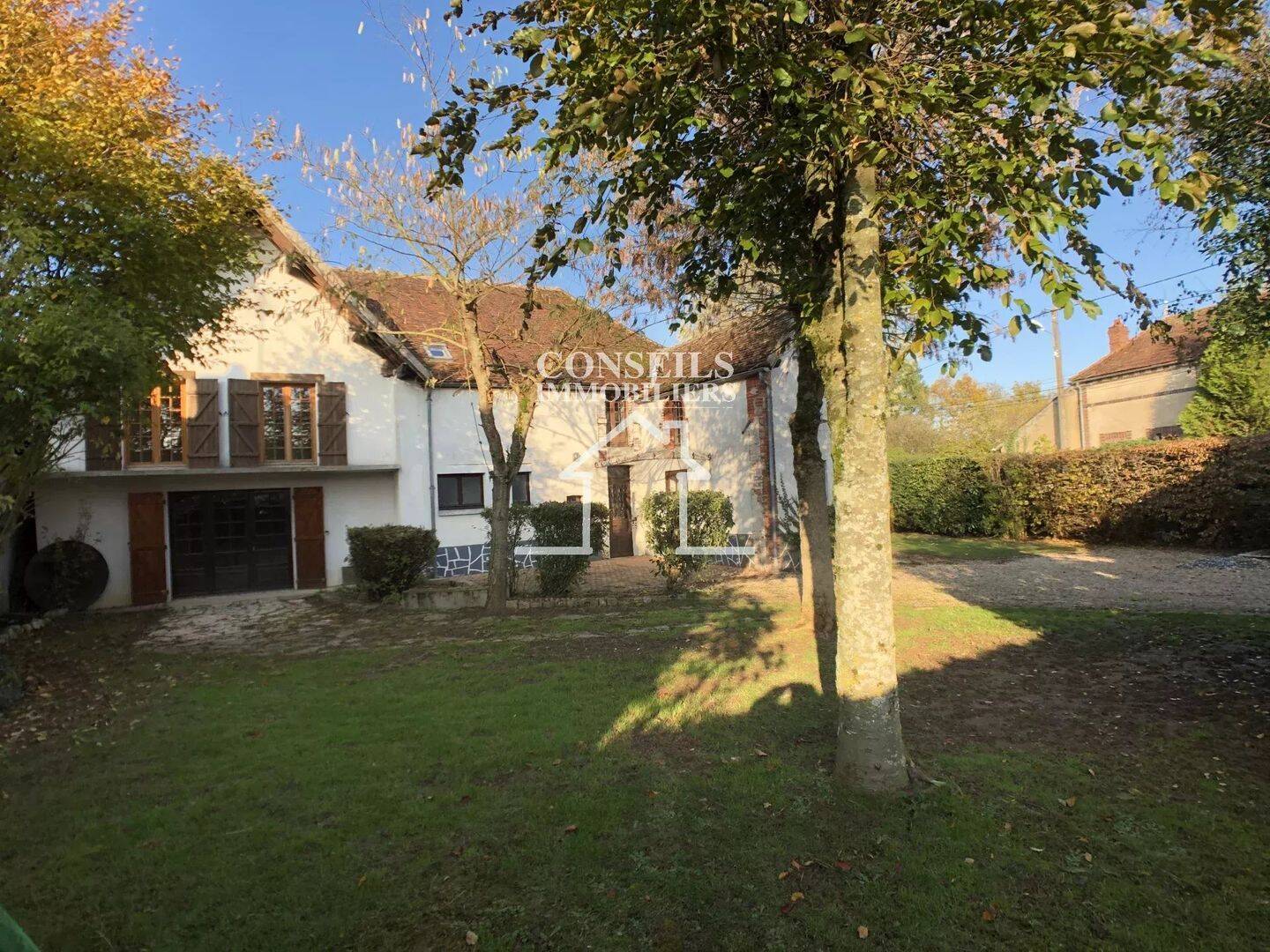 Maison 7 pièces 218 m² · à Villeneuve-sur-Yonne · 218 m² · 230 000 €