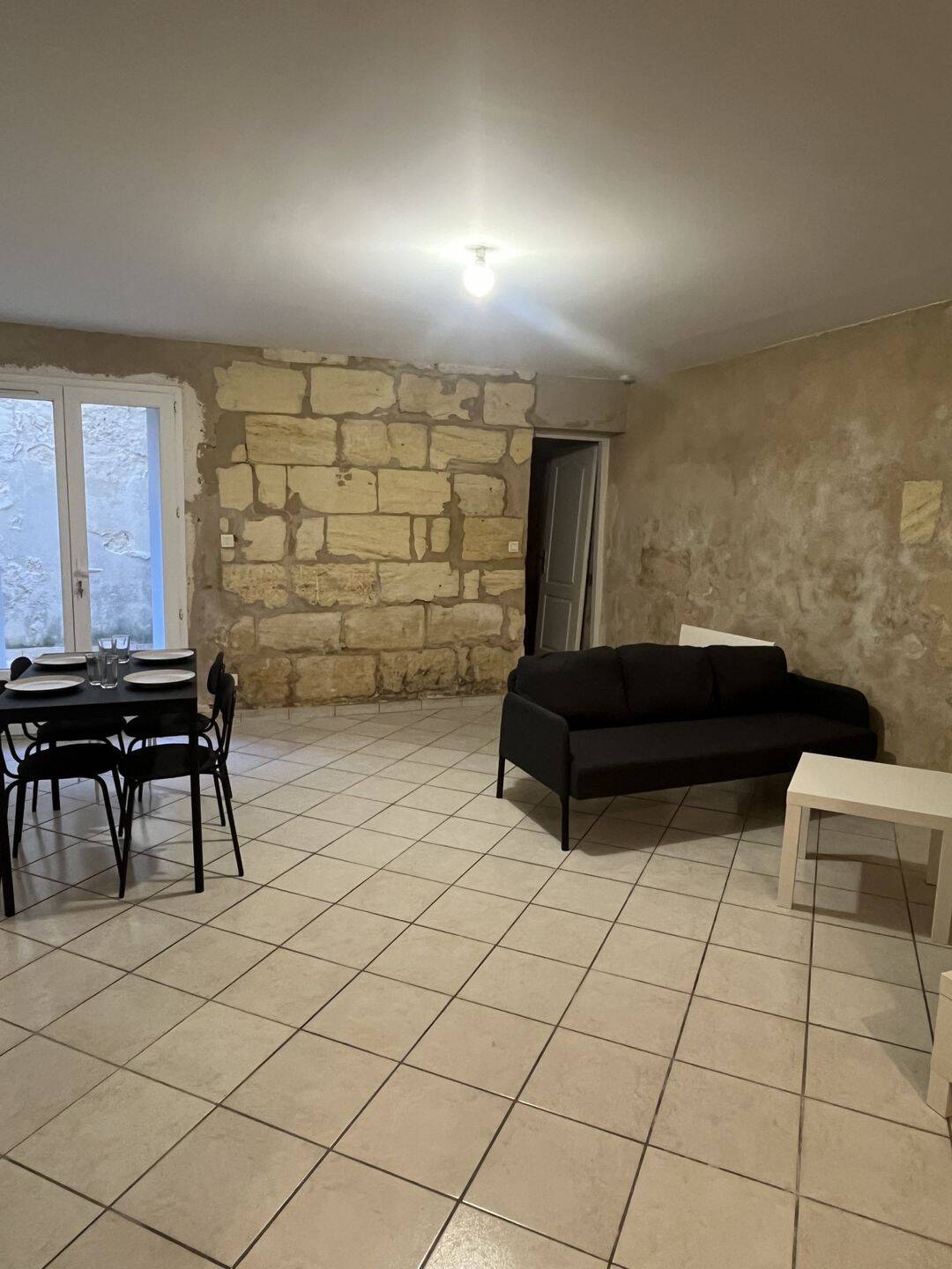 Appartement 3 pièces 57 m² · à Bordeaux · 57,4 m² · 890 €