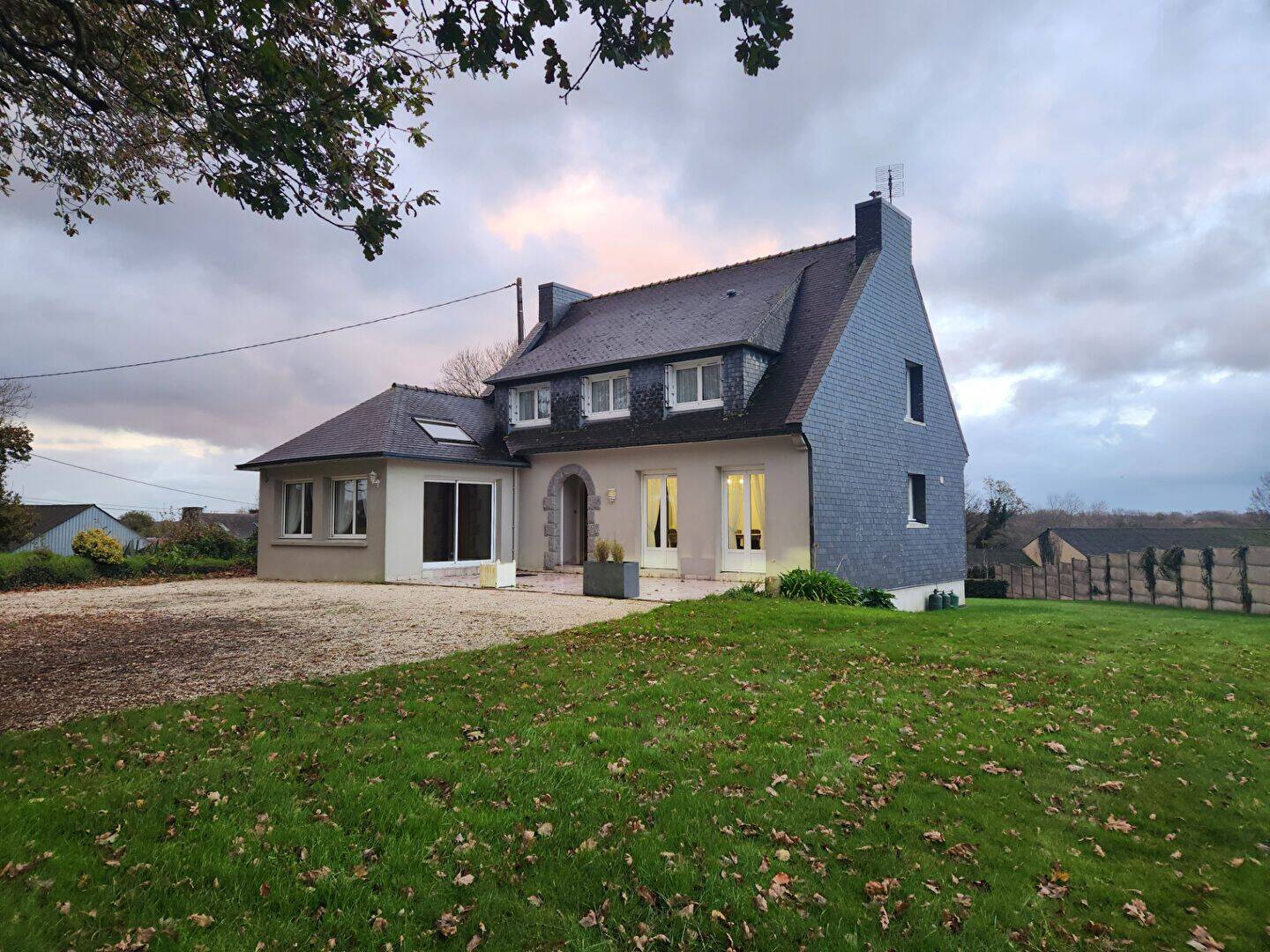 Maison 8 pièces 158 m² · à Plouvien · 158 m² · 1 100 €/mois