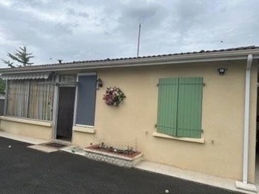 Maison de plain-pied en viager 75 000 € 3 pièces 2 chambres 68 m² 690 m² de terrain Ouest Biganos 33380