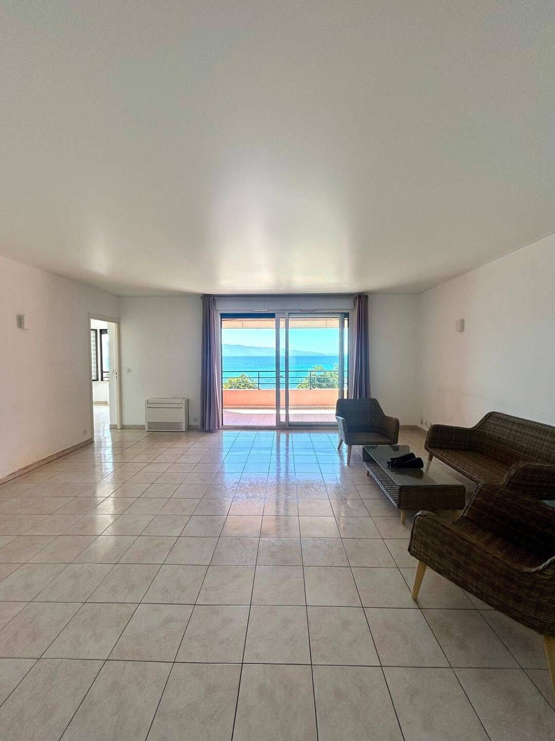 Appartement 3 pièces 91 m² · à Ajaccio · 91,1 m² · 1 700 €