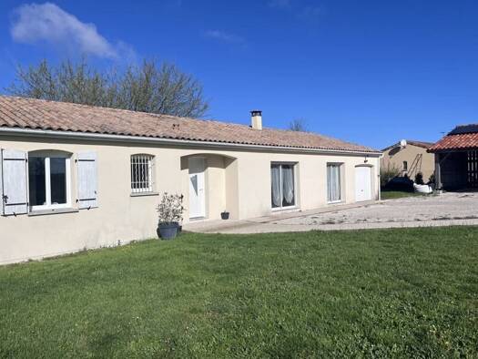 Maison de plain-pied à vendre 223 650 € 5 pièces 4 chambres 124 m² 2 193 m² de terrain Pérignac 16250