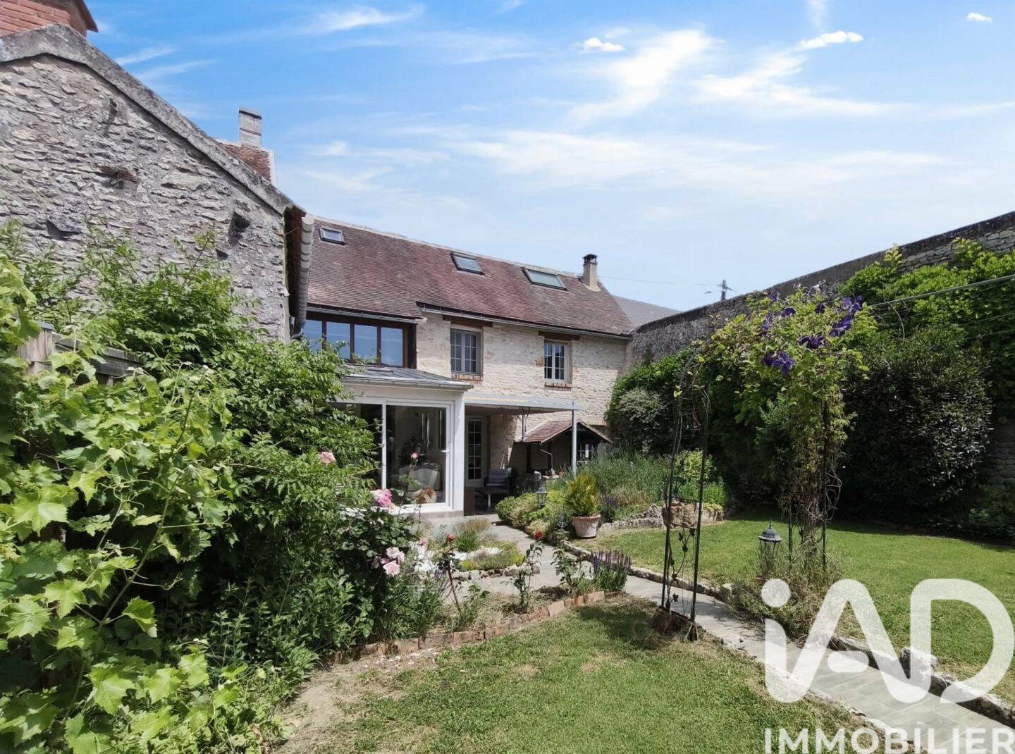Maison 5 pièces 112 m² · à Briarres-sur-Essonne · 112 m² · 268 000 €