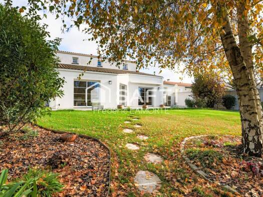 Maison à vendre 690 000 € 7 pièces 4 chambres 194 m² 738 m² de terrain Puilboreau 17138