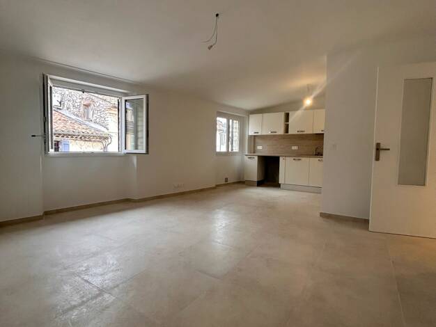 Appartement à louer 1 250 € 3 pièces 2 chambres 62,4 m² Étage 3/4 Village Centre La Colle-sur-Loup 06480