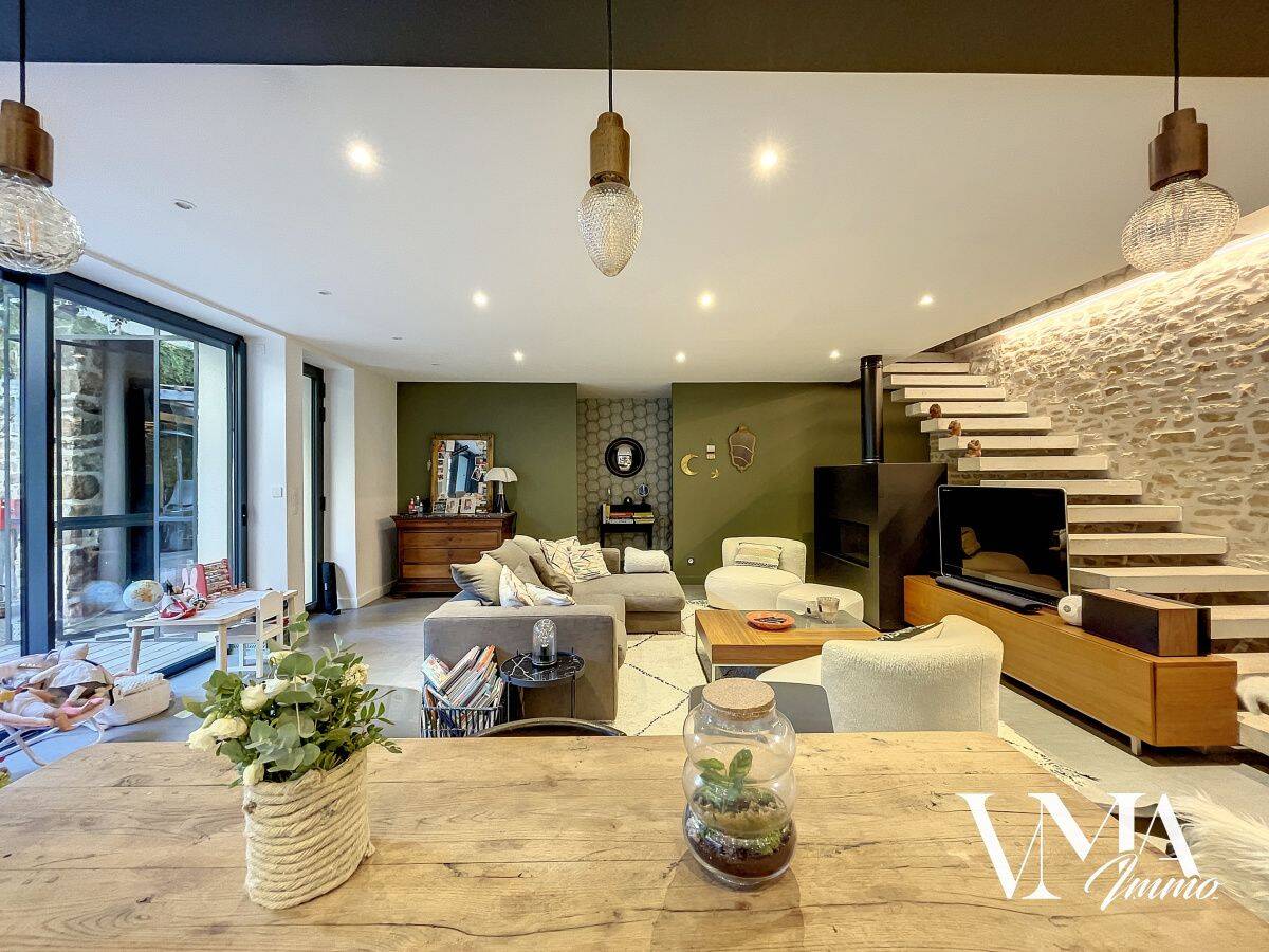 Maison 7 pièces 212 m² · à Lissieu · 212 m² · 629 000 €