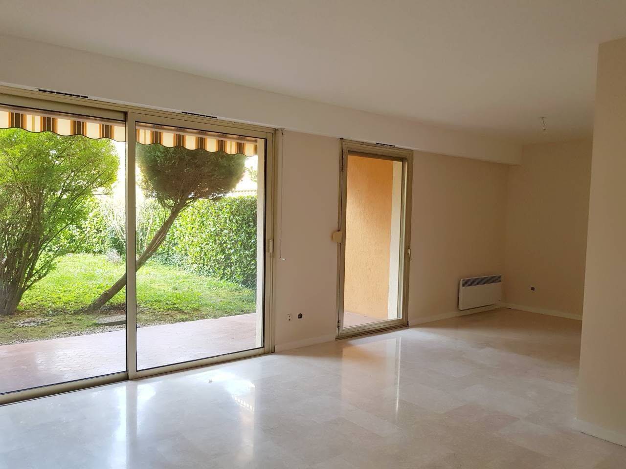 Appartement 4 pièces 104 m² · à Bron · 103,6 m² · 1 563 €