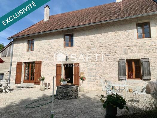 Maison à vendre 425 000 € 6 pièces 4 chambres 234 m² 2 406 m² de terrain Clairvaux-les-Lacs 39130