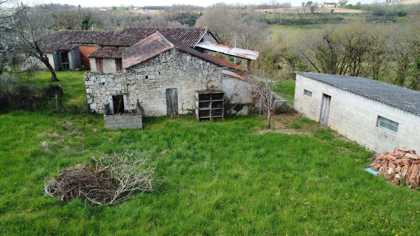 Maison 5 pièces 378 m² · à Bon-Encontre · 378 m² · 148 400 €