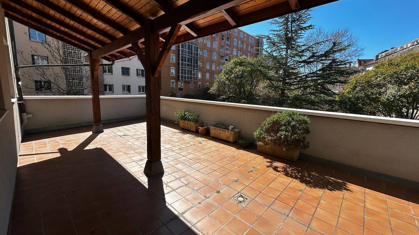 Appartement 4 pièces 104 m² · à Lyon 7ème Arrondissement · 104 m² · 1 381 €