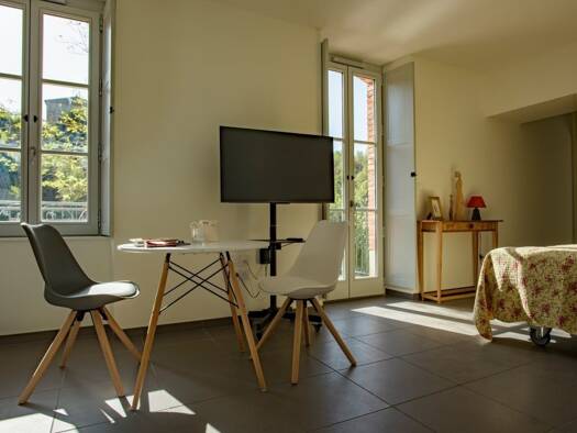 Appartement à louer 784 € 1 pièce 30 m² Olliergues 63880