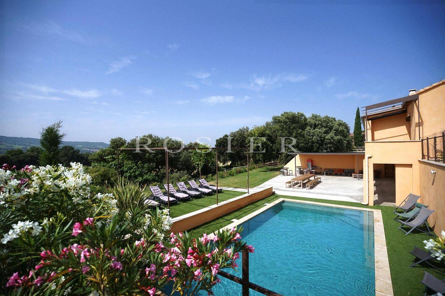 Maison 951 m² · à Tulette · 951 m² · 2 205 000 €
