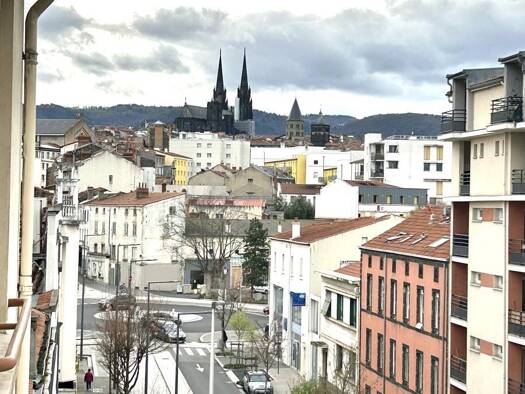 Appartement à vendre 127 200 € 4 pièces 3 chambres 76,4 m² Étage 4/4 Clermont-Ferrand 63100