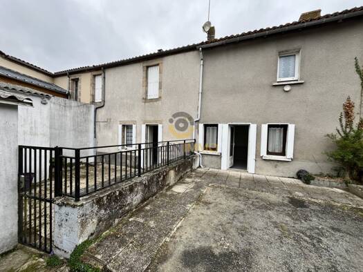 Maison à vendre 91 000 € 12 pièces 5 chambres 181 m² 744 m² de terrain Saint Sauveur Bressuire 79300