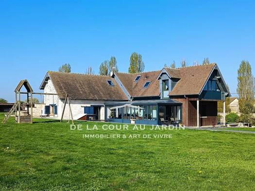 Maison à vendre 845 000 € 8 pièces 4 chambres 312 m² 3 998 m² de terrain Houdan 78550