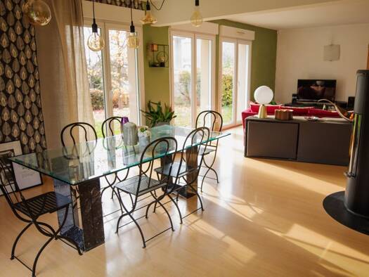 Maison à vendre 650 000 € 8 pièces 4 chambres 270 m² 971 m² de terrain Château-Thierry 02400