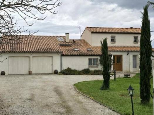Maison à vendre 212 000 € 6 pièces 4 chambres 173 m² 3 247 m² de terrain Brioux-sur-Boutonne 79170