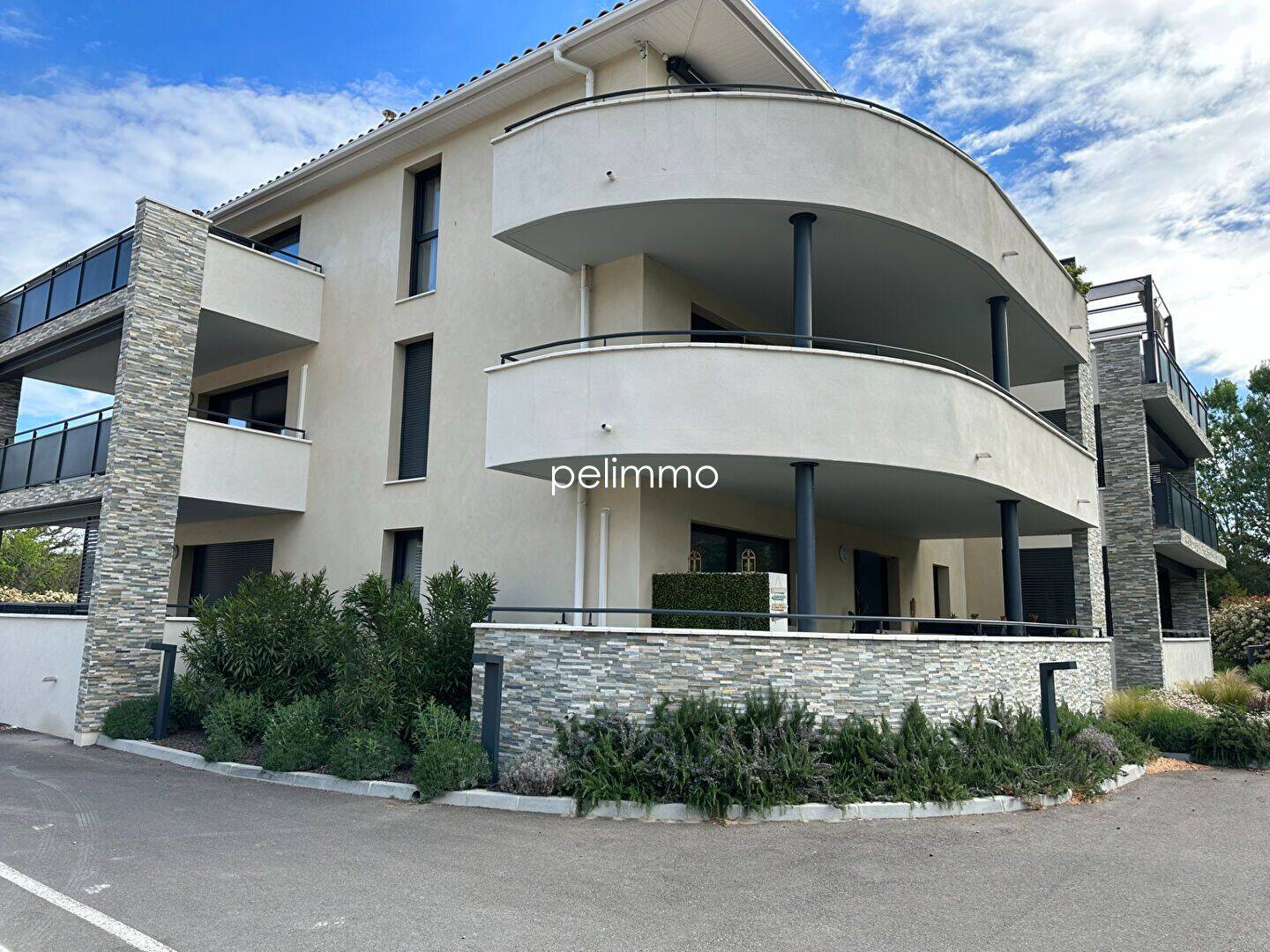 Appartement 2 pièces 40 m² · à Eyguières · 40 m² · 731 €