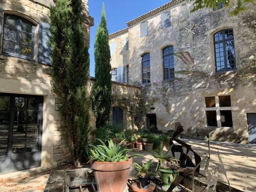 Château à vendre 1 948 000 € 14 pièces 9 chambres 1 000 m² 7 795 m² de terrain Centre Est Uzès 30700