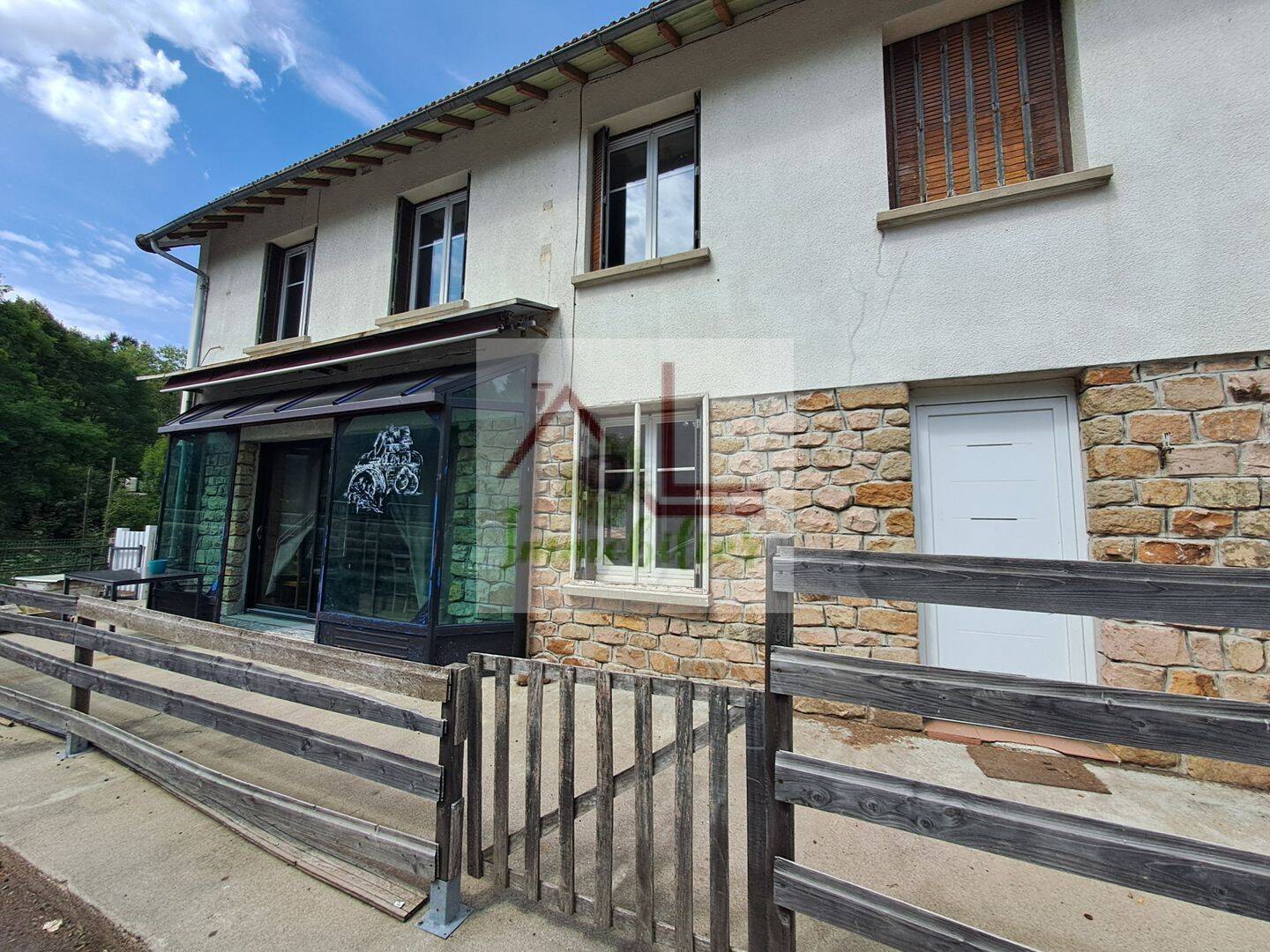 Maison 10 pièces 230 m² · à La Bastide-Puylaurent · 230 m² · 139 000 €