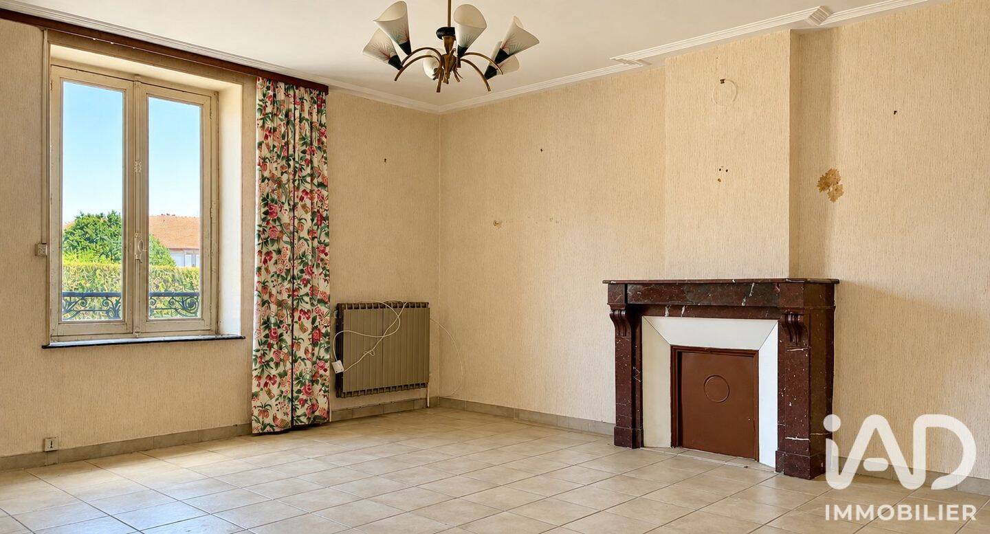 Maison 8 pièces 250 m² · à Chambley-Bussières · 250 m² · 130 000 €