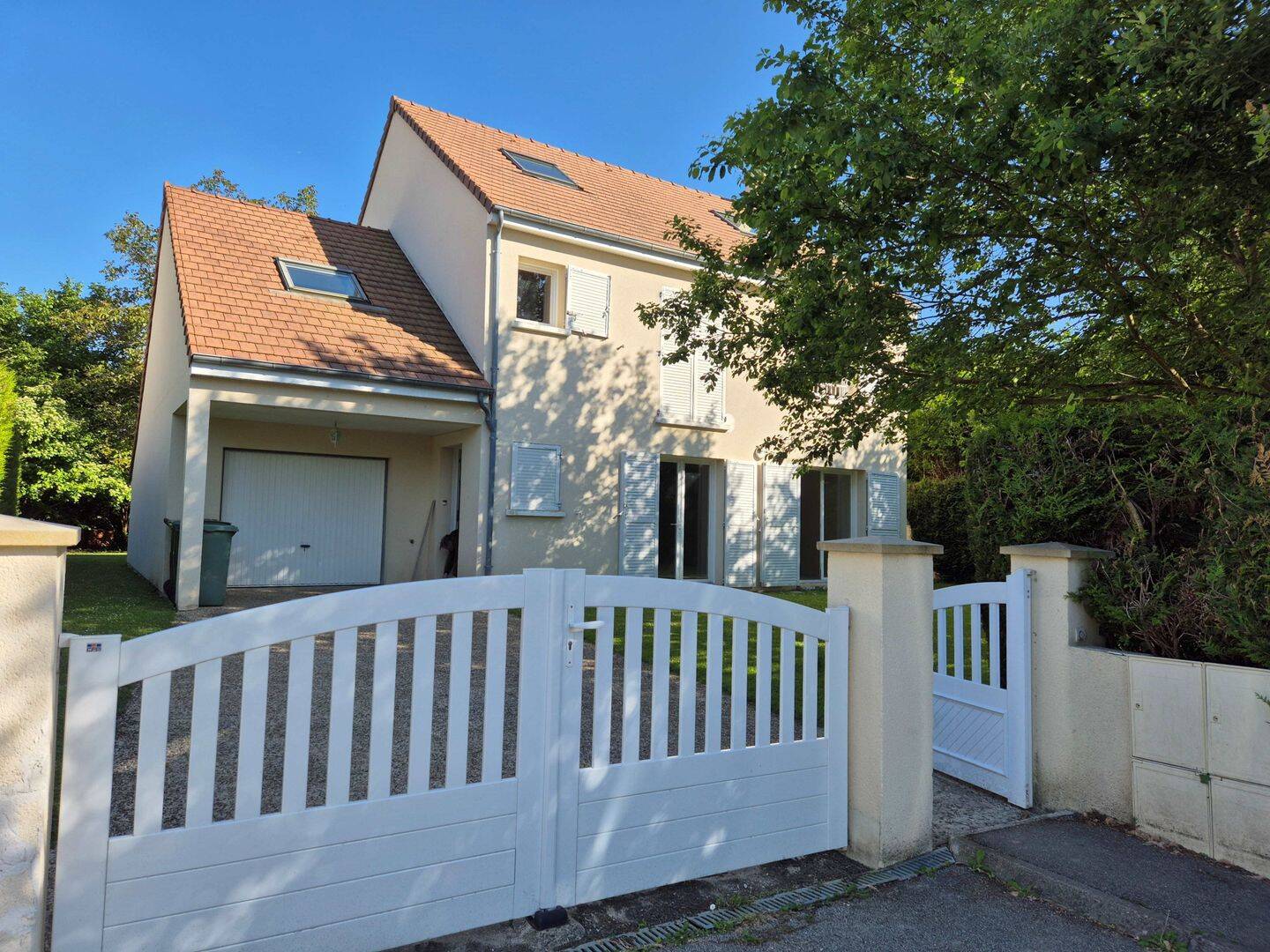 Maison 8 pièces 182 m² · à Le Mesnil-Saint-Denis · 182 m² · 607 000 €